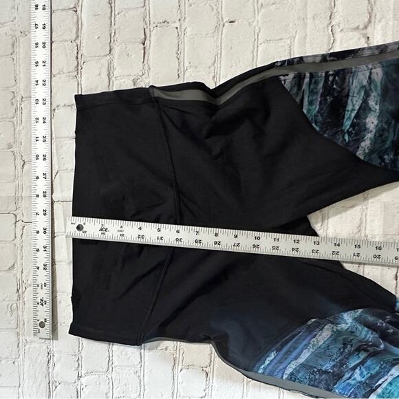 Lululemon leggings size 8 - Picture 3 of 9